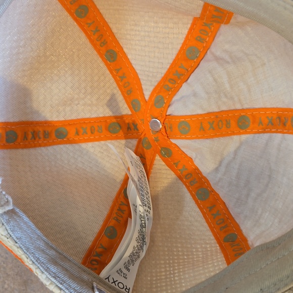Roxy RARE and Stylish Adjustable Hat - Picture 10 of 11